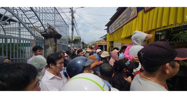 Dòng người tiễn biệt 3 nạn nhân trong vụ thảm án ở Đắk Lắk