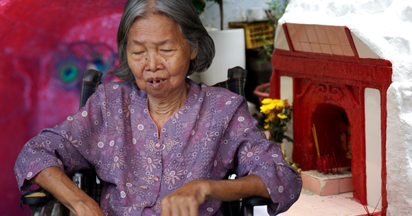 Bí ẩn ngôi mộ trắng hơn một thế kỷ giữa lòng Chợ Lớn, lúc nào cũng nhang khói nghi ngút