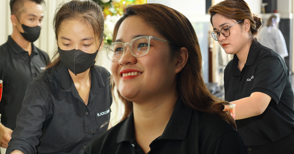 Khoảnh khắc ám ảnh của cô gái làm nghề tang lễ: Trang điểm cho học sinh lớp 6 và chiếc khăn quàng đỏ cuối cùng