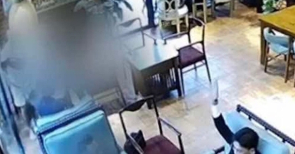 Nhân viên quán cà phê bị khách hành hung ở Hà Nội: Công an làm việc với các bên