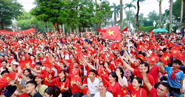 Lời chào đầu tiên của buổi sáng Tết Độc Lập