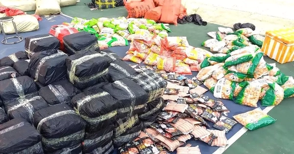 Phát hiện xe khách chở 3 tấn thực phẩm đông lạnh không rõ nguồn gốc