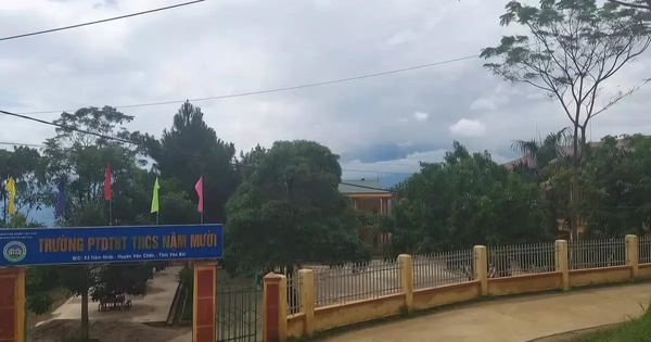 Sập cổng trường ở Lào Cai, hai em nhỏ tử vong