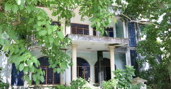 Rợn người trong các nhà công sản bỏ hoang sau hơn 20 năm chuyển trung tâm hành chính