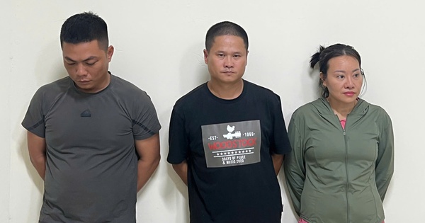 Bắt cặp vợ chồng xả trộm gần 50 m3 chất thải bể phốt gây mùi nồng nặc trên sông Tô Lịch