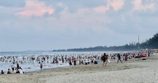 Kịp thời cứu 5 người bị sóng cuốn ở Mỹ Khê