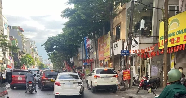 Tai nạn liên hoàn giữa 2 ô tô và nhiều xe máy ở Hà Nội, 4 người bị thương