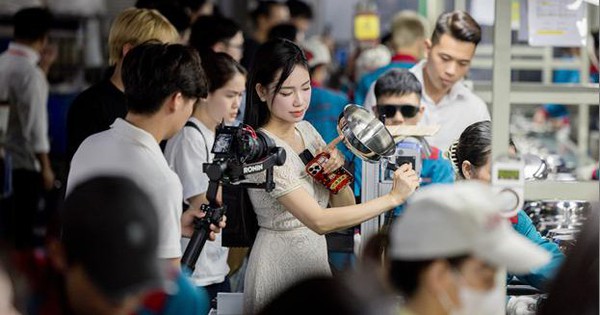 Hơn 30 KOL bất ngờ khi tham quan hệ thống nhà máy hiện đại của Tập đoàn SUNHOUSE