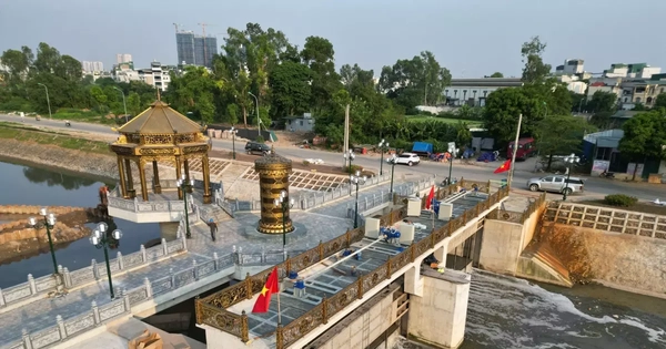 Vì sao một số đoạn sông Tô Lịch nước chuyển màu đen?