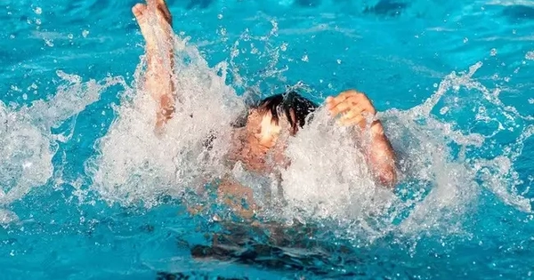 Bé 5 tuổi bại liệt tử vong do đuối nước