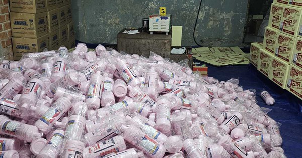 Triệt phá đường dây sản xuất, buôn bán hàng giả nhãn hiệu nước tẩy O.K.