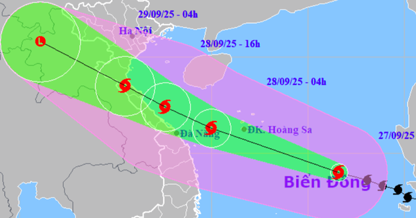 Bão số 10 Bualoi giật cấp 15, lao nhanh với tốc độ 35-40 km/giờ, hướng vào miền Trung