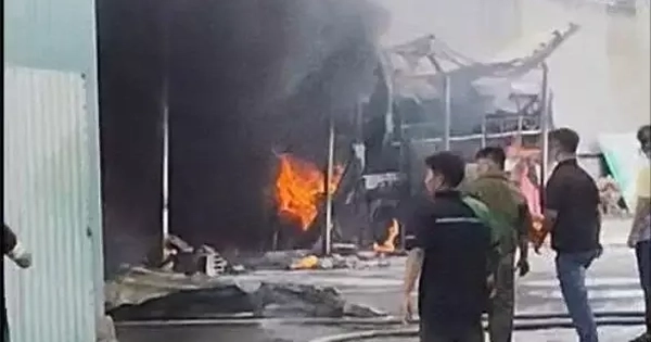 Cháy lớn tại bãi giữ xe ở TPHCM, nhiều tiếng nổ gây hoảng loạn