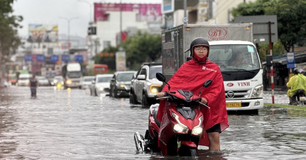 Ảnh hưởng bão số 10 Bualoi, Đà Nẵng mưa xối xả, nhiều tuyến phố ngập nặng