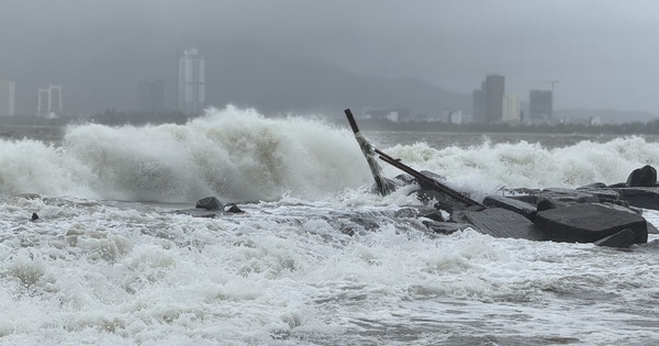 Đà Nẵng: Mưa lớn từng cơn do ảnh hưởng bão số 10 Bualoi, gió rít nhẹ