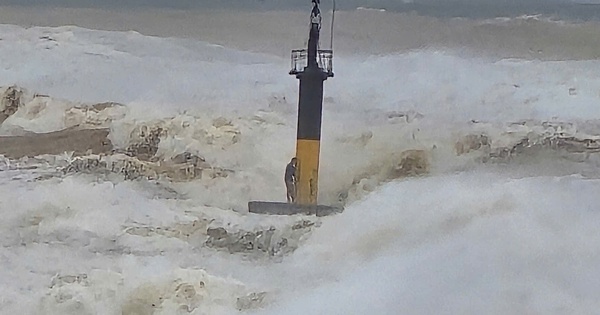 Ngư dân thoát chết trong vụ tàu cá TP HCM gặp nạn kể lại "phút giây sinh tử" trên biển