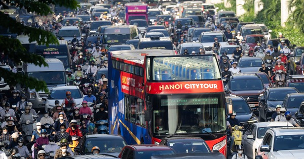 Mệt mỏi, chùn chân giữa biển ùn tắc ngày đầu đi làm trở lại sau kỳ nghỉ lễ 2/9