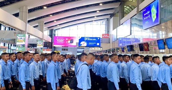 Đoàn quân đội Hoàng gia Campuchia về nước sau khi hoàn thành nhiệm vụ A80