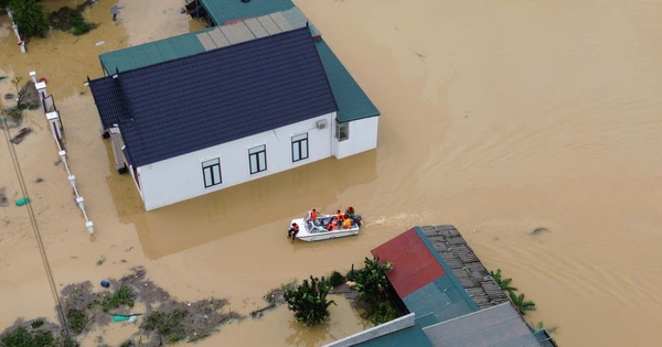 Một xã ở Thanh Hóa có hơn 3.000 ngôi nhà chìm trong biển nước