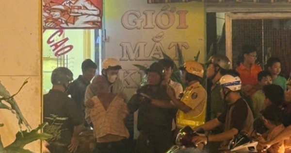 Khởi tố người đàn ông say xỉn, "quậy" tổ đo nồng độ cồn của CSGT