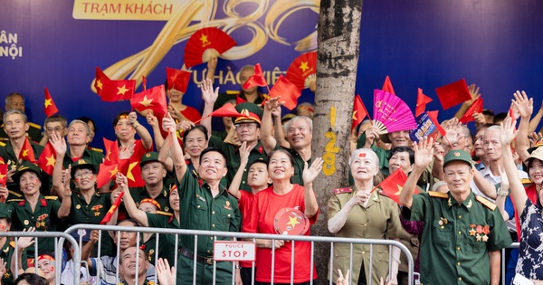 Lụy concert A80 với những hình ảnh ấm áp tại trạm khách A80: Tự hào Việt Nam