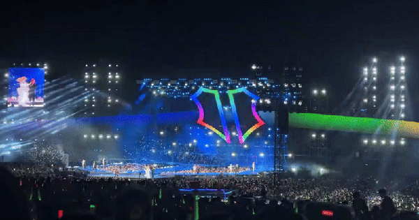 Màn trình diễn visual LED, âm nhạc và ánh sáng “ảo tung chảo” tại concert Chông Gai