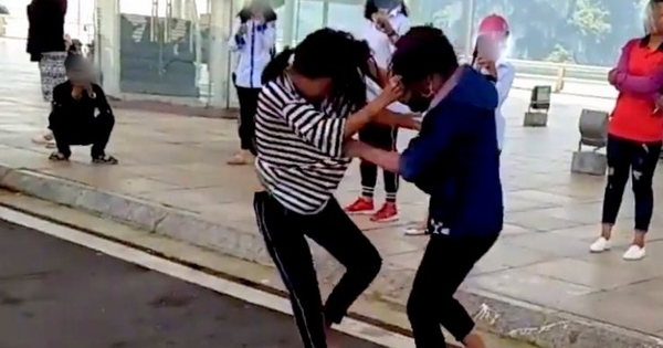 Công an Hà Nội tạm giữ hình sự 2 cô gái đánh nhau vì mâu thuẫn tình ái