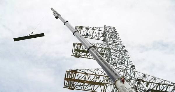 Một người thiệt mạng do cột điện gãy đổ