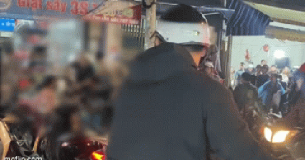 22 giây vụ 10 thanh niên quây đánh một cô gái trên đường ở TP. HCM