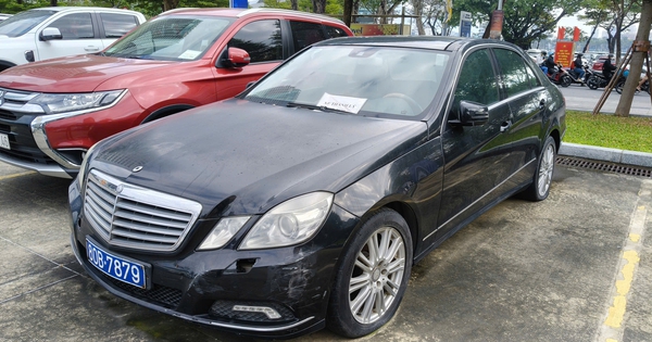 Cận cảnh xe công Mercedes-Benz E300 thanh lý ở Đà Nẵng, giá khởi điểm còn 282 triệu đồng