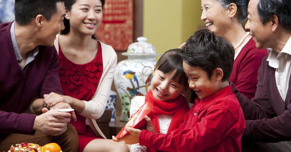 Về quê ăn Tết 5 ngày, mẹ chồng nhắc khéo đưa chị dâu 10 - 15 triệu lo cỗ bàn khiến vợ chồng tôi rối tung