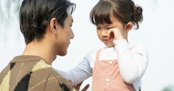 Bạn có đang bao bọc con quá mức? Chuyên gia chỉ ra 5 DẤU HIỆU điển hình