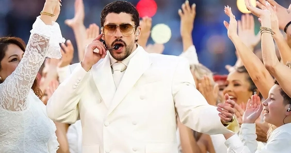 Chân dung ca sĩ khiến ông Trump chê "tệ nhất lịch sử"