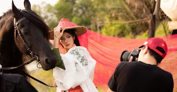 Ngựa đen tiền tỷ “kéo khách” dịp Tết Bính Ngọ: Khách sẵn sàng chi 10 triệu, studio tất bật chạy trend