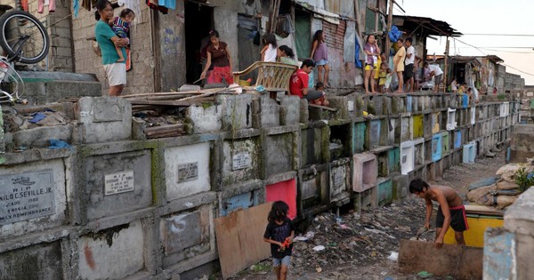 Câu chuyện của 6.000 người sống giữa nghĩa trang: Người chết và người sống cùng "cộng sinh" như thế nào?