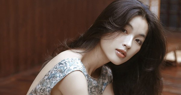 Nhan sắc kinh diễm như sao thập niên 90 của cô gái được nhạc trưởng trẻ nổi tiếng Việt Nam cầu hôn