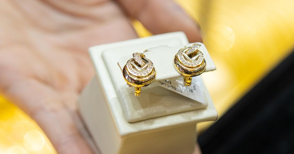 Giá vàng hôm nay 11/2: Quay đầu đi xuống sau phiên tăng dựng ngược