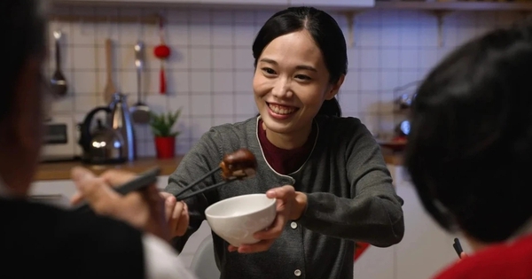 Mẹ dạy con: Dù mối quan hệ có thân thiết đến đâu, hãy cố gắng tránh 5 hành vi này khi đến thăm nhà ai đó