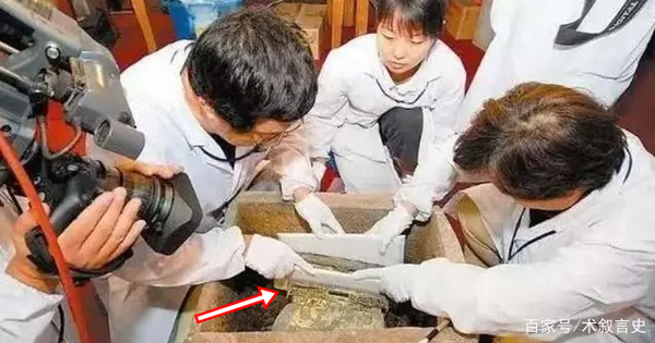 Bí ẩn quan tài vàng nguyên khối dưới chùa Long Tuyền: Chưa thể mở sau 16 năm