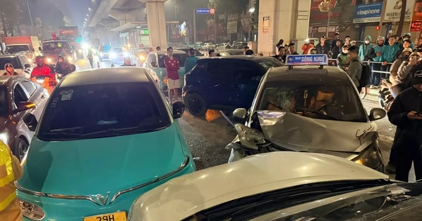 Hà Nội: Nữ tài xế ô tô đi ngược chiều gây tai nạn liên hoàn