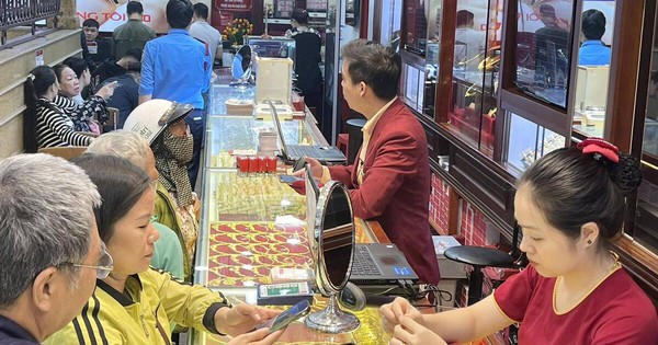 Giá vàng hôm nay 12/2: Quay đầu tăng mạnh