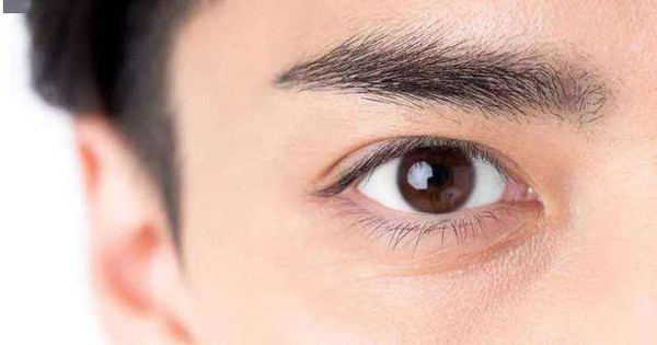 Phần đuôi lông mày bỗng khác lạ, người đàn ông đi khám thì phát hiện mắc ung thư