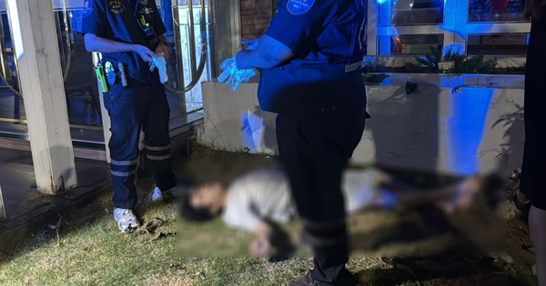 Người đàn ông đột nhiên rơi xuống từ tầng 4 khách sạn lúc 3 giờ sáng, hiện trường nhiều bí ẩn