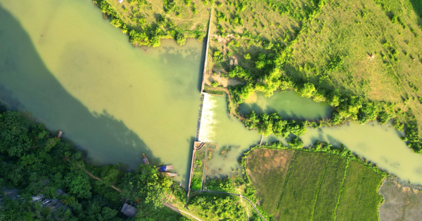 Phát hiện hồ nước cách Hà Nội hơn 100km, cảnh xung quanh hoang sơ, du khách nhận xét: "Xanh như ngọc"