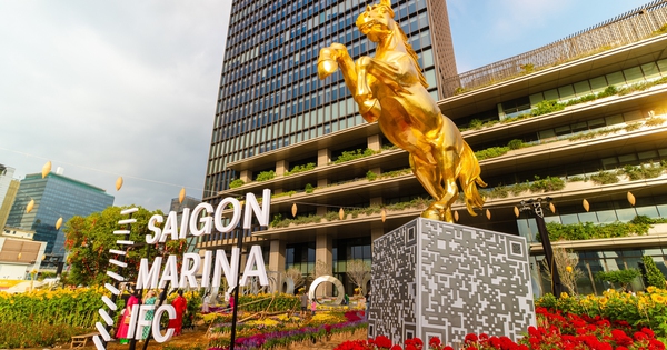 Công viên hoa Saigon Marina IFC: mùa xuân về trên bến cảng Ba Son