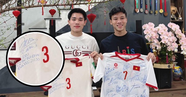 Đình Bắc ghé nhà Quế Ngọc Hải chúc tết, tặng món quà gì mà khiến dân tình xôn xao?