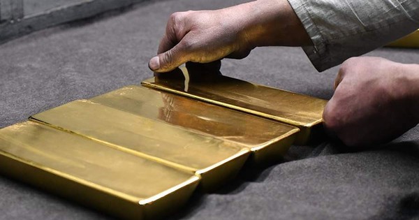 Vứt nhầm 20 thỏi vàng vào thùng rác, người đàn ông tá hỏa báo cảnh sát