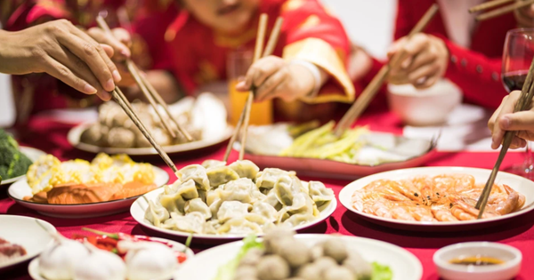 Thói quen ăn có thể ảnh hưởng đến vận mệnh, tuyệt đối ĐỪNG để con bạn mắc phải 3 hành động rất xấu này!