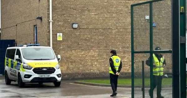 Thiếu niên 13 tuổi bị truy tố sau vụ đâm dao ở London