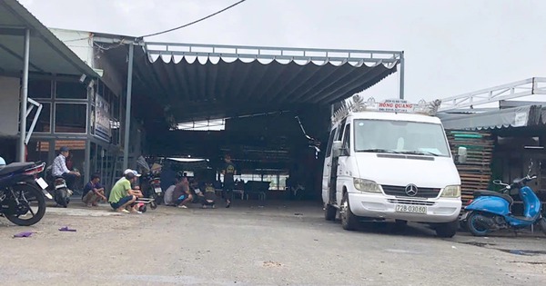 1 người nằm bất động bên cạnh 2 nạn nhân bị thương sau tiếng nổ lớn ở TP.HCM